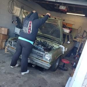 Meet your Posher, Lara